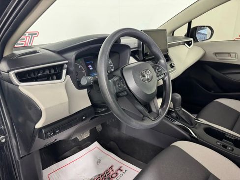 Used 2025 Toyota Corolla LE image 10