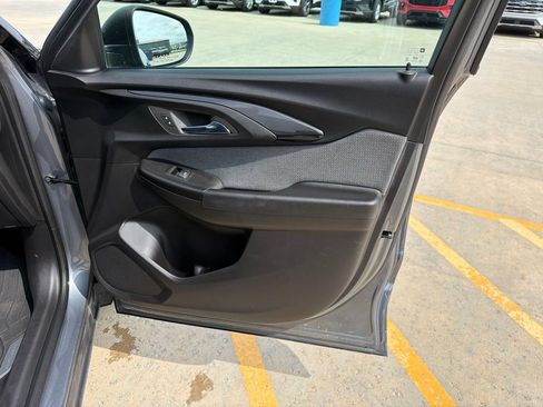 Used 2021 Chevrolet TrailBlazer LS w/ LPO, Blackout Package FWD image 22
