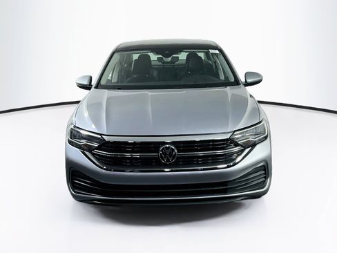 Used 2023 Volkswagen Jetta SE FWD image 2