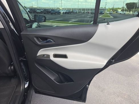 Used 2023 Chevrolet Equinox LS FWD image 23
