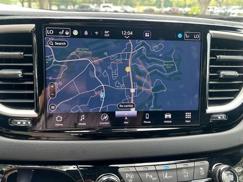 Used 2023 Chrysler Pacifica Touring-L w/ Uconnect Theater Family Group FWD image 12