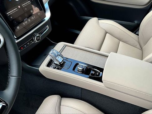 New 2026 Volvo XC90 B6 Ultra w/ Protection Package Premier image 21