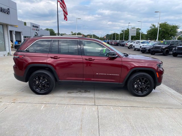 Certified 2023 Jeep Grand Cherokee Limited AWD/4WD image 2