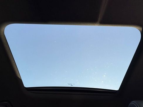 Certified 2025 Land Rover Discovery Dynamic SE image 29