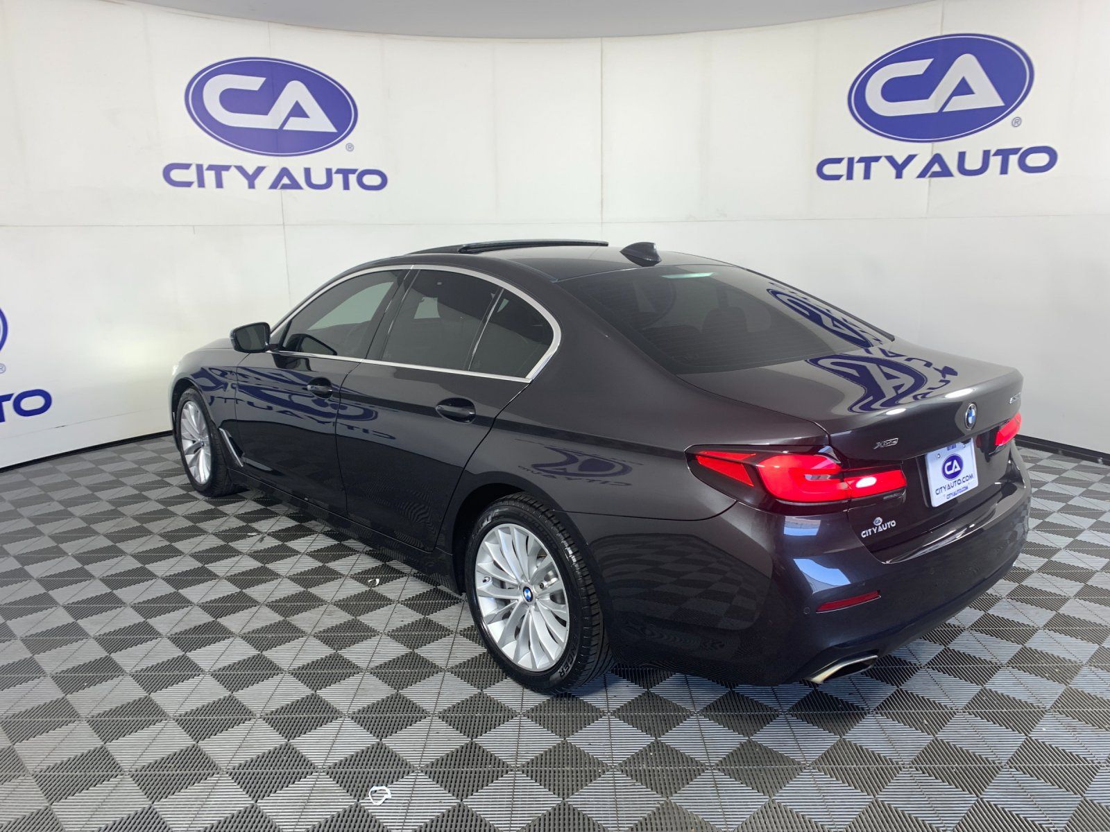 Used 2021 BMW 530i xDrive w/ Convenience Package AWD/4WD image 5