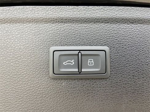 Certified 2025 Audi Q5 2.0T Premium Plus w/ Premium Plus Package image 32