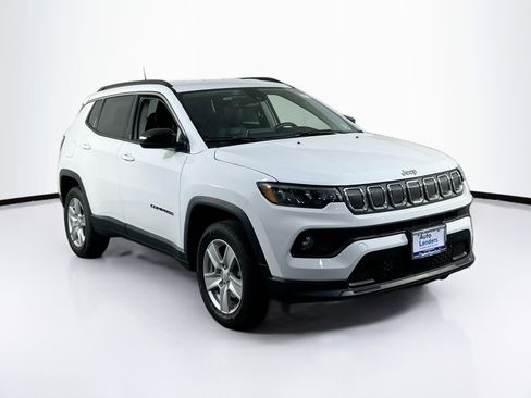 Used 2022 Jeep Compass Latitude w/ Convenience Group AWD/4WD image 3