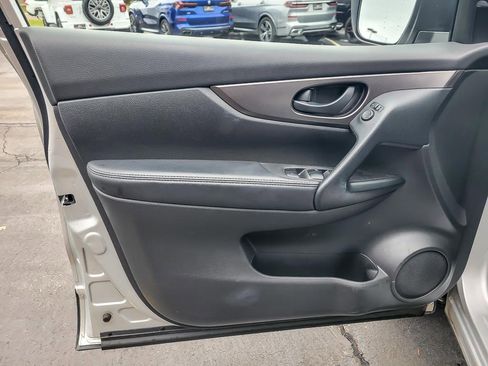 Used 2020 Nissan Rogue Sport S image 17