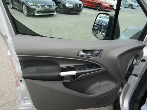 Used 2019 Ford Transit Connect XLT image 8