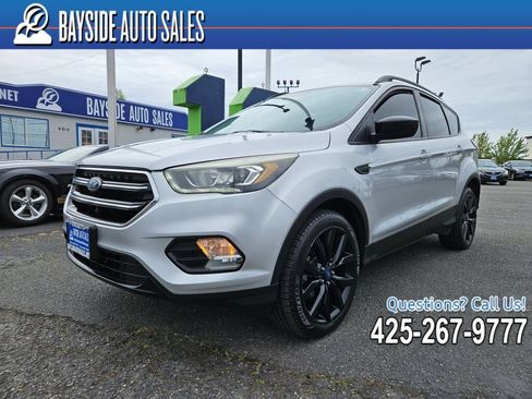 Used 2018 Ford Escape SE w/ SE Sport Appearance Package AWD/4WD image 1