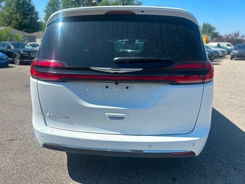 Used 2026 Chrysler Pacifica Select FWD image 6