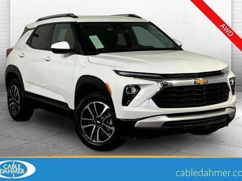 Used 2025 Chevrolet TrailBlazer LT AWD/4WD image 1