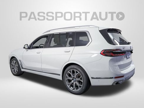 Used 2025 BMW X7 xDrive40i w/ Parking Assistance Package AWD/4WD image 3