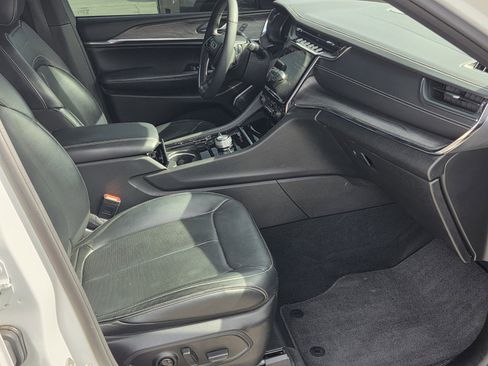 Used 2024 Jeep Grand Cherokee L Overland w/ Trailer Tow Package image 13