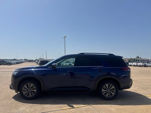 Certified 2025 Nissan Pathfinder SV FWD image 13