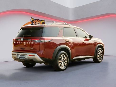 Used 2023 Nissan Pathfinder SL FWD image 6
