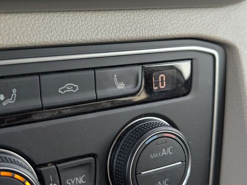 Used 2019 Volkswagen Atlas SE w/ Panoramic Sunroof Package FWD image 13