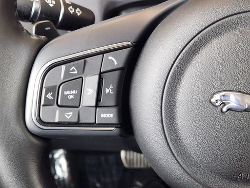 Used 2019 Jaguar F-PACE Premium image 31