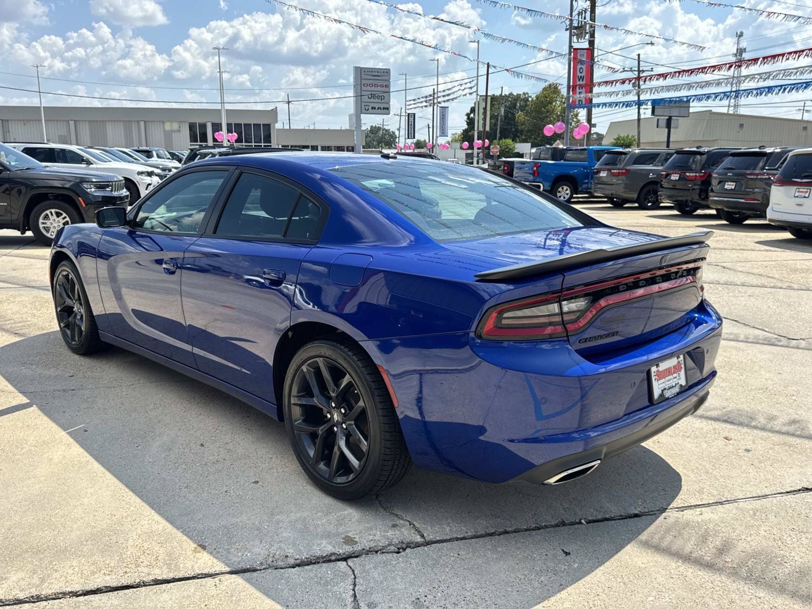 Used 2022 Dodge Charger SXT w/ Blacktop Package RWD image 5