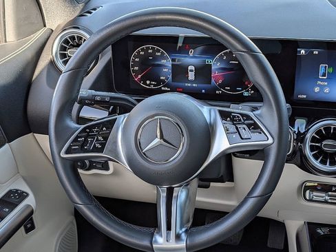 Used 2025 Mercedes-Benz GLA 250 image 24