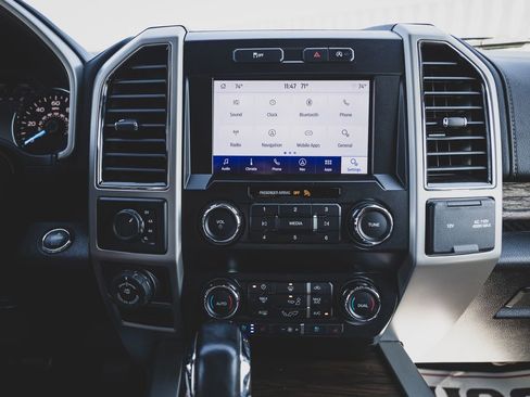 Used 2019 Ford F150 Lariat image 3