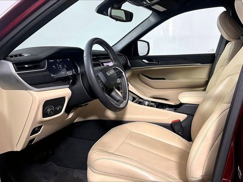 Used 2023 Jeep Grand Cherokee Limited AWD/4WD image 13
