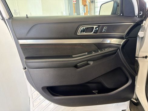 Used 2019 Ford Explorer XLT w/ Equipment Group 202A AWD/4WD image 16