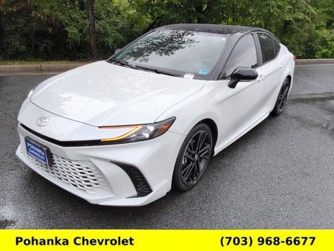Used 2025 Toyota Camry XSE FWD image 3