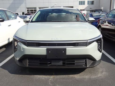 Used 2025 Kia K4 FWD image 2