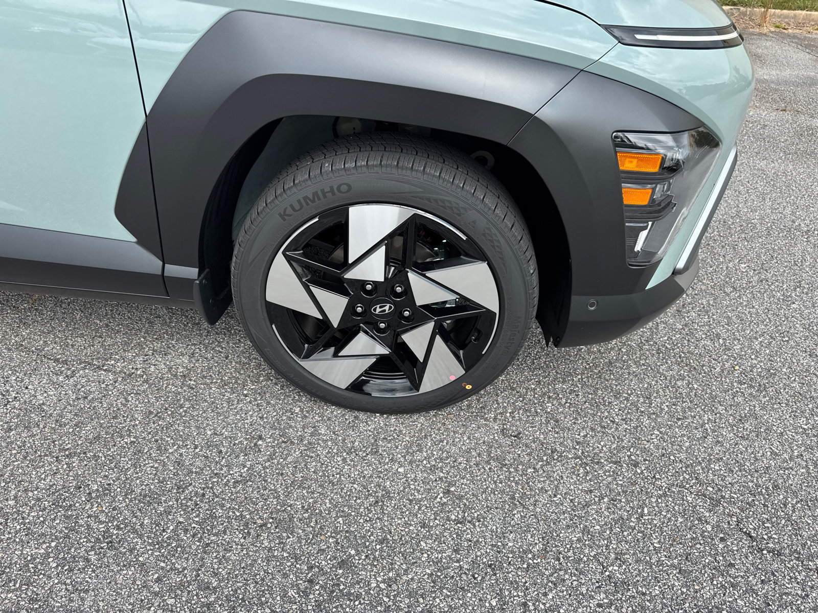 New 2027 Hyundai Kona Limited FWD image 13
