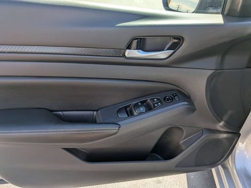 Used 2025 Nissan Altima 2.5 SV FWD image 11