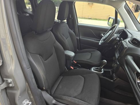 Used 2020 Jeep Renegade Altitude FWD image 9