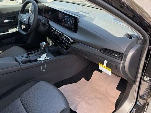 Used 2025 Nissan Sentra SV w/ All-Weather Package FWD image 25