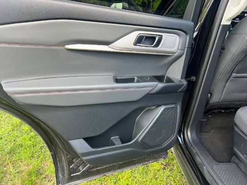 Used 2025 Ford Explorer Active image 26