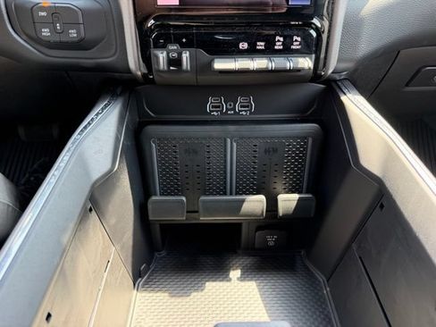 New 2026 RAM 3500 Laramie AWD/4WD image 19