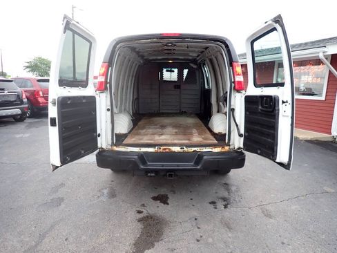 Used 2019 Chevrolet Express 3500 Extended w/ Driver Convenience Package RWD image 5