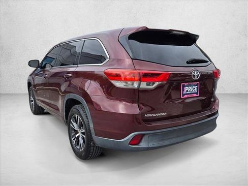 Used 2017 Toyota Highlander LE image 7