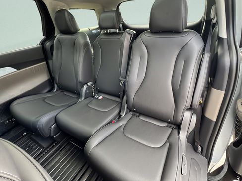New 2026 Kia Carnival SX FWD image 10