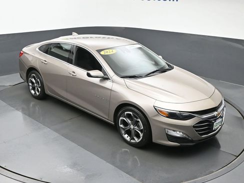 Used 2024 Chevrolet Malibu LT image 3