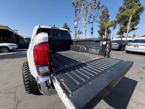 Used 2021 Toyota Tacoma SR5 w/ SR5 Appearance Package (SM) RWD image 23