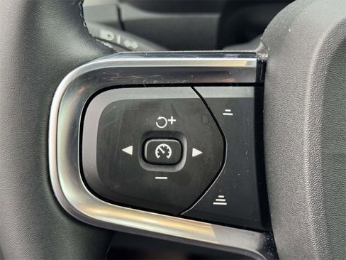 Certified 2025 Volvo XC40 B5 Plus image 19