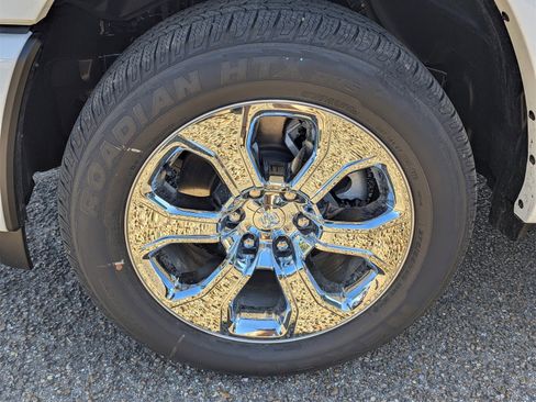 New 2026 RAM 1500 4x4 Crew Cab image 23