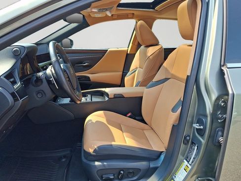 Used 2025 Lexus ES 300h w/ Premium Package FWD image 14