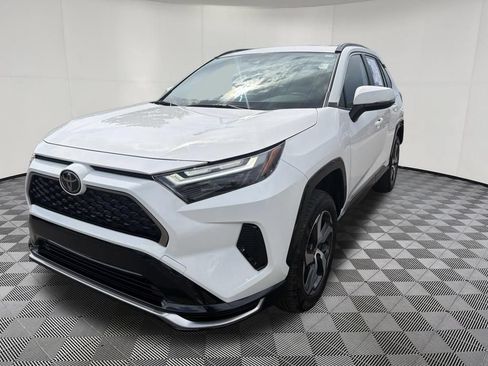 Used 2025 Toyota RAV4 SE AWD/4WD image 3