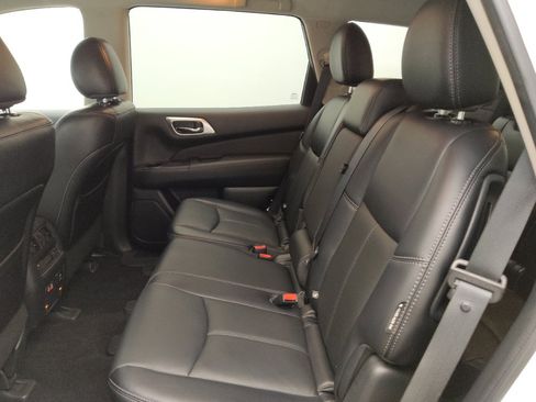 Used 2020 Nissan Pathfinder SL FWD image 18
