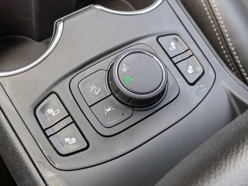 Used 2023 GMC Terrain SLT FWD image 23