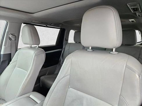 Used 2016 Toyota Highlander XLE FWD image 9