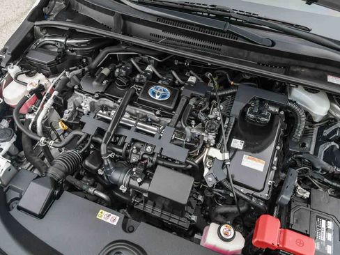 Used 2021 Toyota Corolla LE w/ Carpet Mat Package (TMS) FWD image 26