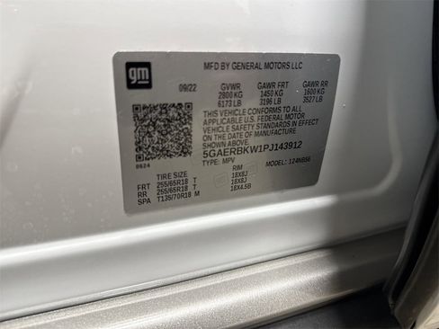 Used 2023 Buick Enclave Essence image 27