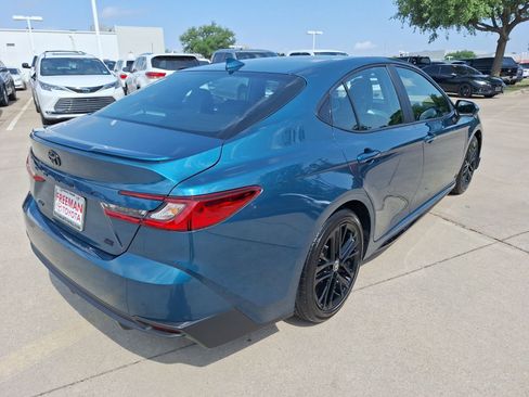 Used 2025 Toyota Camry SE w/ Convenience Package image 6